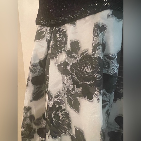 David’s bridal Black and white floral a line gown - Picture 3 of 4